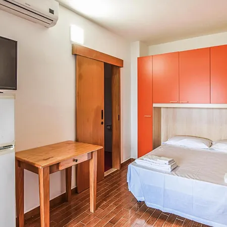 1 Bedroom Cozy In Appartement